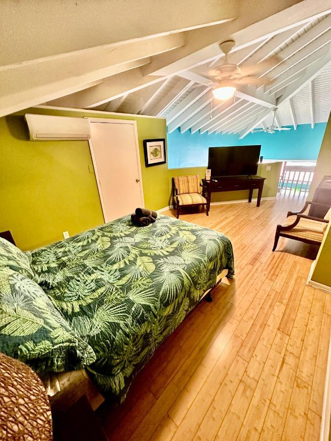East End  Harbor View 2Bed 1Bath Loft In Downtown Red Hook! 빌라 외부 사진