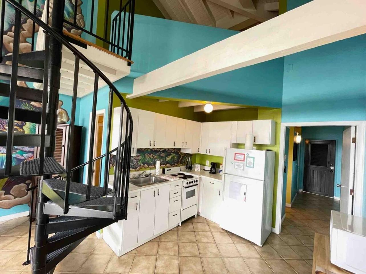 East End  Harbor View 2Bed 1Bath Loft In Downtown Red Hook! 빌라 외부 사진
